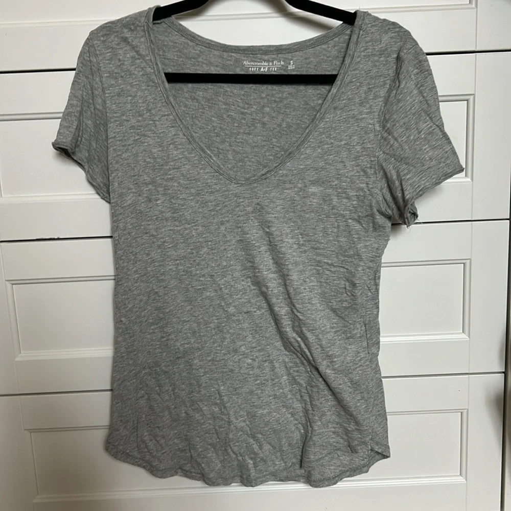 Abercrombie & Fitch V Neck TShirt - Grey - Size S